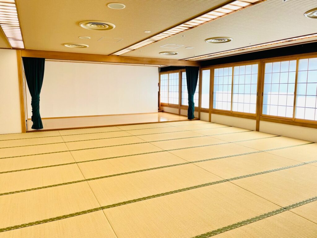 Photo of the yoga studio in Asakusa Public Hall 4th floor.